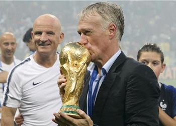 رسمي ا ديشامب يمدد عقده مع منتخب فرنسا