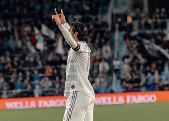 لاعب لوس أنجلوس برشلونة قدم عرض ا بالفعل لضم كارلوس فيلا في يناير