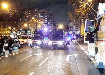 فيديو اشتباكات بين جماهير باريس سان جيرمان وجالطة سراي خارج ملعب حديقة الأمراء