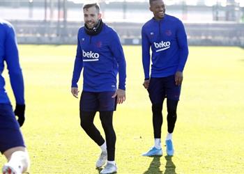 ألبا وسيميدو يعودان لتدريبات برشلونة واستمرار غياب آرثر