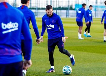 قائمة برشلونة لمباراة ريال سوسيداد في الدوري الإسباني عودة ميسي وبيكيه