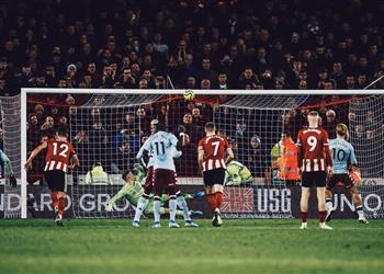 في غياب المحمدي ومشاركة متأخرة لـ تريزيجيه أستون فيلا يسقط بثنائية أمام شيفيلد