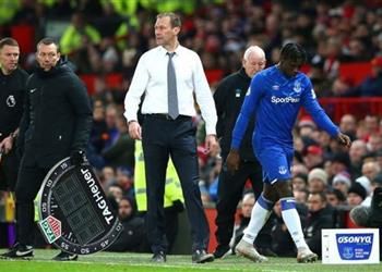 مدرب إيفرتون يبرر تغيير مويس كين الم حرج أمام مانشستر يونايتد