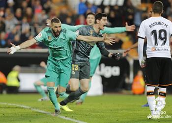 في مباراة جنونية فيديو بنزيما وكورتوا ينقذان ريال مدريد بخطف تعادل قاتل من فالنسيا قبل الكلاسيكو