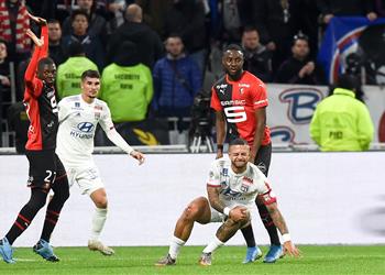 ليون يعلن خبر ا صادم ا إصابة ممفيس ديباي وأديلايد بالرباط الصليبي في مباراة واحدة