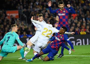 راديو ماركا ريال مدريد يستحق ركلة جزاء أمام برشلونة أين الفار