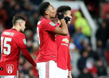 فيديو مانشستر يونايتد يتخطى كولشيستر بثلاثية ويتأهل إلى نصف نهائي كأس الرابطة