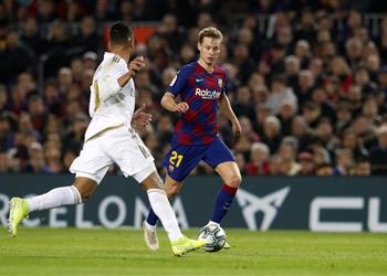 دي يونج ريال مدريد كان شجاع ا أمام برشلونة والكلاسيكو خيب الآمال