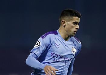 فالنسيا يتواصل مع وكيل كانسيلو لاستعارته من مانشستر سيتي