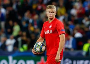 صحيفة نرويجية هالاند يصل إنجلترا للتفاوض مع مانشستر يونايتد