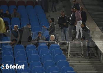 مشادة بين مرتضى منصور وجماهير الزمالك بعد انتهاء مباراة سموحة صعدوا الناشئين