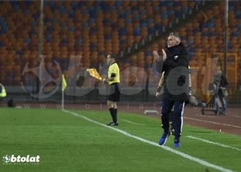 بطولات ينشر ما دار في غرفة ملابس الزمالك بين كارتيرون واللاعبين بعد التعادل مع سموحة
