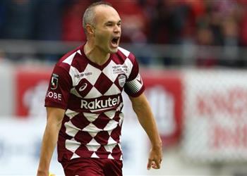 تقارير إنييستا مطلوب في الدوري الأرجنتيني ونجما برشلونة السابقين في انتظاره