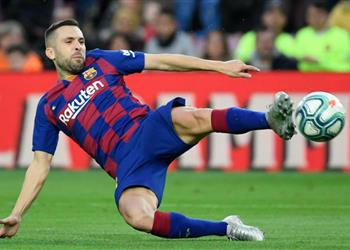 جوردي ألبا الـVAR غير مفهوم وعلينا التحسن للفوز بجميع الألقاب