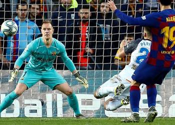 رغم الفوز على ديبورتيفو ألافيس برشلونة يحقق رقم ا سلبي ا غائب ا منذ 15 عام ا في الدوري الإسباني