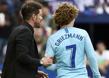 جريزمان يمدح سيميوني بدأت تسجيل أهداف أكثر بفضله