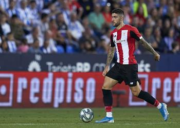 مانشستر سيتي ينافس برشلونة وآرسنال على صفقة دفاعية