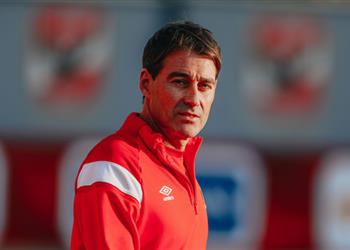 فايلر يعقد محاضرة مع لاعبي الأهلي قبل مواجهة بلاتينيوم