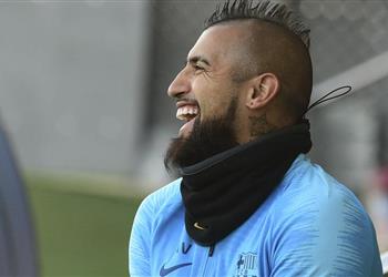 صحيفة كتالونية تهاجم فيدال هناك أسباب أخرى جعلتك تقاضي برشلونة