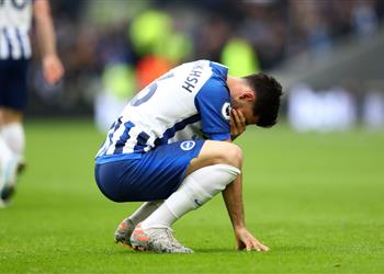 بالفيديو لاعب برايتون يدخل تاريخ الدوري الإنجليزي بالدموع