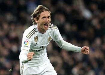 ماركا تكشف قرار مودريتش بشأن مستقبله مع ريال مدريد