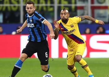 تقارير انتقال فيدال لـ إنتر ميلان قد يتأجل لما بعد مشاركة برشلونة في السوبر الإسباني