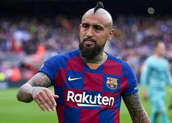 مستشهد ا بنبل وولاء الخيول رسالة غامضة من فيدال بعد أزمته مع برشلونة