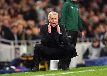 بالفيديو بطاقة صفراء كوميدية لـ مورينيو تجسس على الخصم