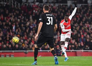 بالفيديو نيكولاس بيبي يعادل رقم محمد صلاح بهدفه أمام مانشستر يونايتد