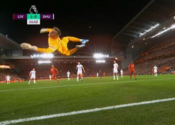 بالفيديو حارس شيفيلد يتحول إلى سوبر مان أمام محمد صلاح ويحرمه من تسجيل هدفين رائعين