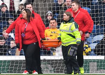 رسميا أستون فيلا ي علن إصابة حارسه ومهاجمه بالرباط الصليبي وغيباهما حتى نهاية الموسم