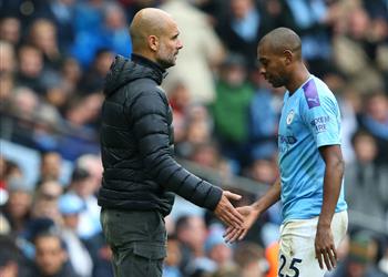 جوارديولا فرناندينيو أحد أعظم لاعبي مانشستر سيتي وأتمنى تجديد عقده