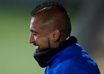 تقارير برشلونة غاضب من وكيل فيدال وكونتي ينتظره في إنتر ميلان