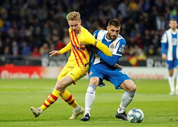 بالفيديو إسبانيول يقتنص تعادلا قاتلا أمام برشلونة بديربي كتالونيا في مباراة طرد دي يونج