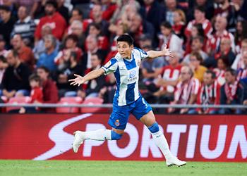 فيديو إسبانيول يستغل النقص العددي ويسجل هدف التعادل أمام برشلونة