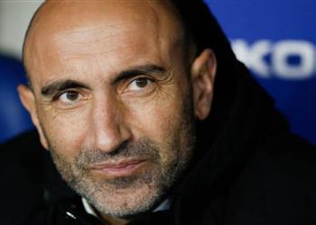 مدرب إسبانيول بعد التعادل مع برشلونة أوقفنا خطورة ميسي وطرد دي يونج ساعدنا