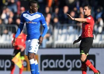 فيديو العنصرية تفسد رقم ماريو بالوتيلي المميز في الدوري الإيطالي