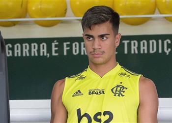 موهبة فلامينجو يرد على اقترابه من ريال مدريد بكلمة واحدة