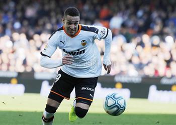 ضربة قوية لفالنسيا بإصابة نجمه قبل مواجهة ريال مدريد