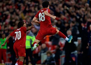 تصرف رائع من ماني بعد هدف جونز في مباراة ليفربول وإيفرتون