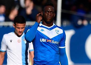 العنصرية لا تتوقف بالوتيلي لجماهير لاتسيو عار عليكم