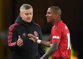 سولشاير يعلق على إمكانية رحيل آشلي يونج عن مانشستر يونايتد الوقت ليس مناسب ا