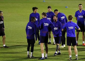 رغم الخروج من السوبر الإسباني بارتوميو يواصل توزيع هداياه الفخمة على لاعبي برشلونة