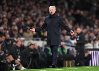 مورينيو روبرتسون لم ي طرد بسبب انشغال حكام الفار بشرب الشاي وليفربول محظوظ