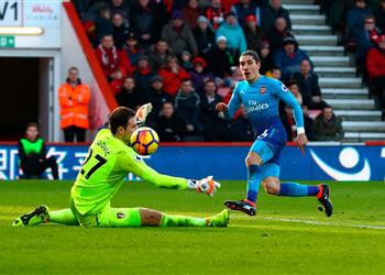 صورة بعد رحيل رينا حارس تشيلسي السابق يصل ميلان لإجراء الكشف الطبي