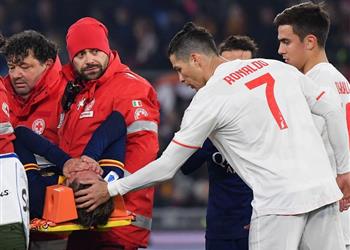 بالفيديو رونالدو يواسي زانيولو بعد إصابته في مباراة يوفنتوس وروما