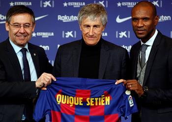 سيتين يتخذ قرارين حاسمين بشأن انتقالات يناير بعد اجتماعه مع إدارة برشلونة