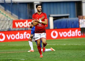 اجتماع بين الخطيب وسيد عبد الحفيظ لحل أزمة أزارو اقتراحان مرفوضان ولاعب الأهلي يتمسك بفسخ عقده