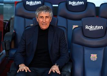 قبل مواجهة غرناطة مأدبة عشاء تجمع سيتين ولاعبي برشلونة