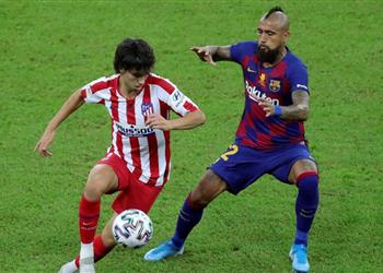 مدرب برشلونة الجديد يدفع إنتر للتخلي عن فكرة ضم فيدال